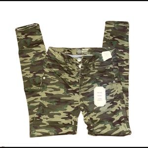 Mid Rise Camo skinny jeans